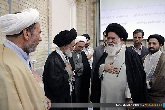 تجمع اعتراض آمیز طلاب و روحانیون بسیجی مشهد 