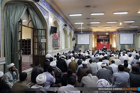 تجمع اعتراض آمیز طلاب و روحانیون بسیجی مشهد 