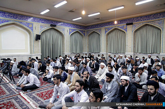 تجمع اعتراض آمیز طلاب و روحانیون بسیجی مشهد 