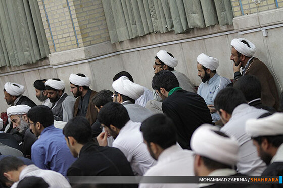 تجمع اعتراض آمیز طلاب و روحانیون بسیجی مشهد 