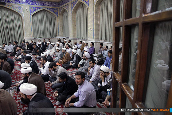 تجمع اعتراض آمیز طلاب و روحانیون بسیجی مشهد 