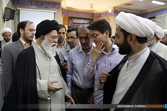 تجمع اعتراض آمیز طلاب و روحانیون بسیجی مشهد 