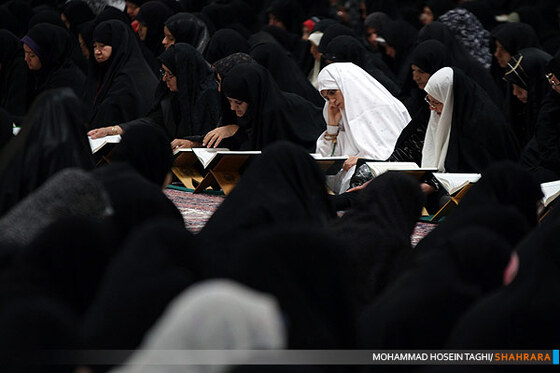 تلاوت قرآن کریم در رواق امام خمینی (ره)