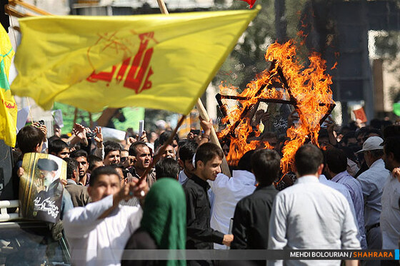 راهپیمایی نمازگزاران در اعتراض به توهین به پیامبر اعظم(ص)