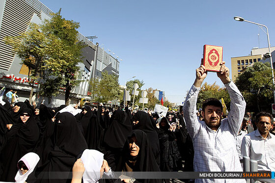 راهپیمایی نمازگزاران در اعتراض به توهین به پیامبر اعظم(ص)