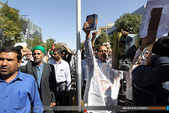 راهپیمایی نمازگزاران در اعتراض به توهین به پیامبر اعظم(ص)