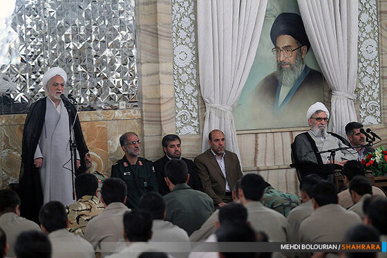 دیدار آیت الله واعظ طبسی با جمعی از نیروهای مسلح 