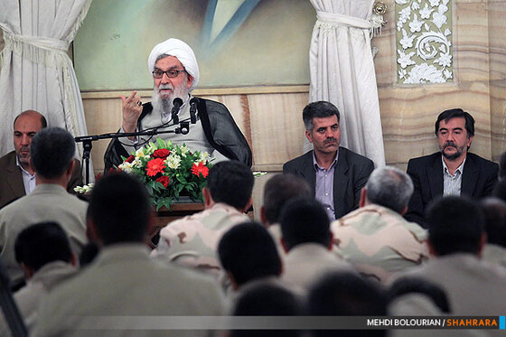 دیدار آیت الله واعظ طبسی با جمعی از نیروهای مسلح 