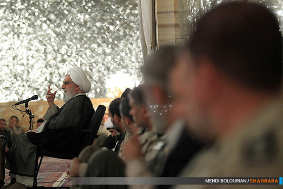 دیدار آیت الله واعظ طبسی با جمعی از نیروهای مسلح 