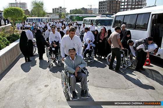 تشرف سالمندان و معلولین به حرم امام رضا(ع)