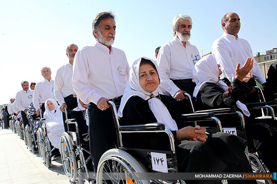 تشرف سالمندان و معلولین به حرم امام رضا(ع)