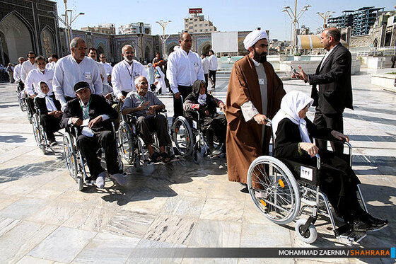 تشرف سالمندان و معلولین به حرم امام رضا(ع)