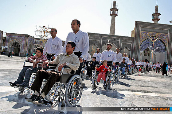تشرف سالمندان و معلولین به حرم امام رضا(ع)