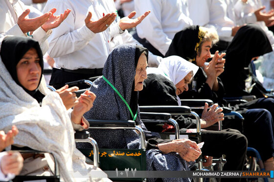 تشرف سالمندان و معلولین به حرم امام رضا(ع)