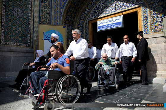 تشرف سالمندان و معلولین به حرم امام رضا(ع)