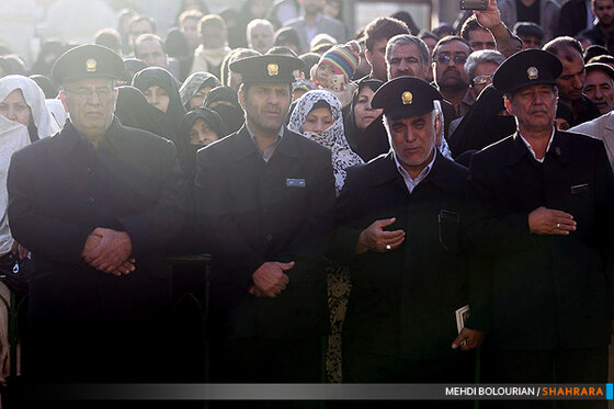 تعویض پرچم گنبد حرم امام رضا(ع)