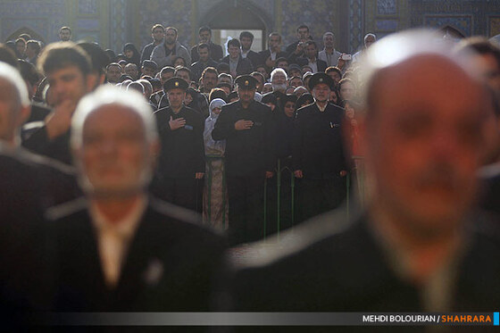 تعویض پرچم گنبد حرم امام رضا(ع)