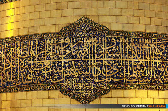 تعویض پرچم گنبد حرم امام رضا(ع)