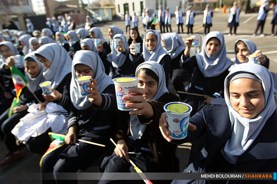 آغاز توزیع شیر رایگان در مدارس شهر مشهد