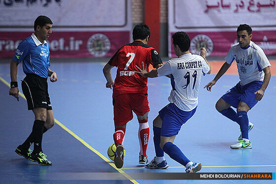 فوتسال فرش آرا و گیتی پسند