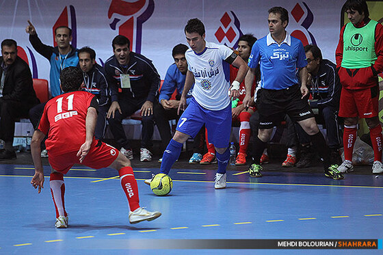 فوتسال فرش آرا و گیتی پسند