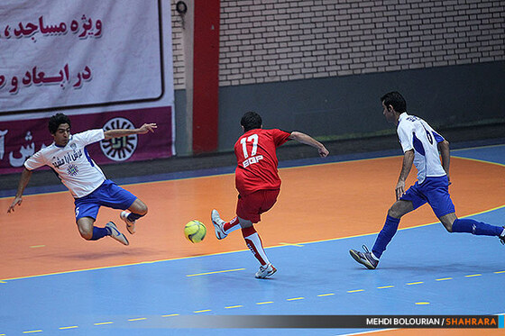 فوتسال فرش آرا و گیتی پسند