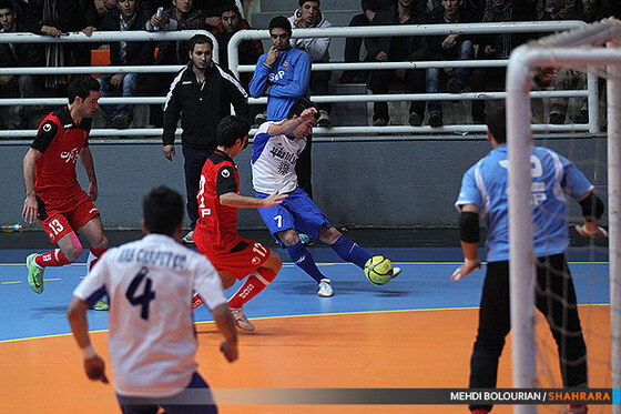 فوتسال فرش آرا و گیتی پسند