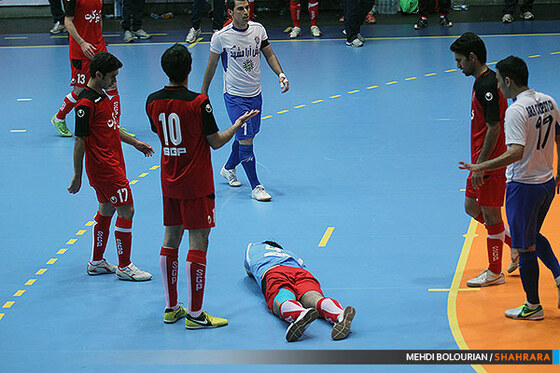 فوتسال فرش آرا و گیتی پسند