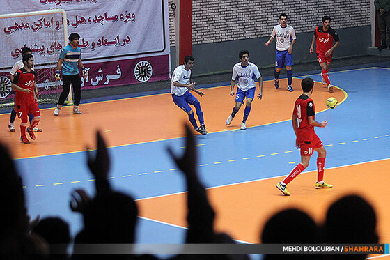 فوتسال فرش آرا و گیتی پسند