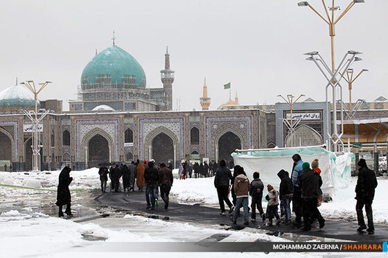 بارش برف در آستان امام علی ابن موسی الرضا(ع)