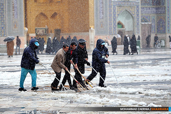 بارش برف در آستان امام علی ابن موسی الرضا(ع)