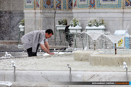 بارش برف در آستان امام علی ابن موسی الرضا(ع)