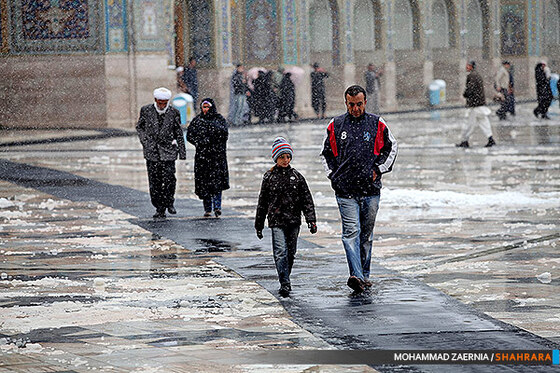 بارش برف در آستان امام علی ابن موسی الرضا(ع)