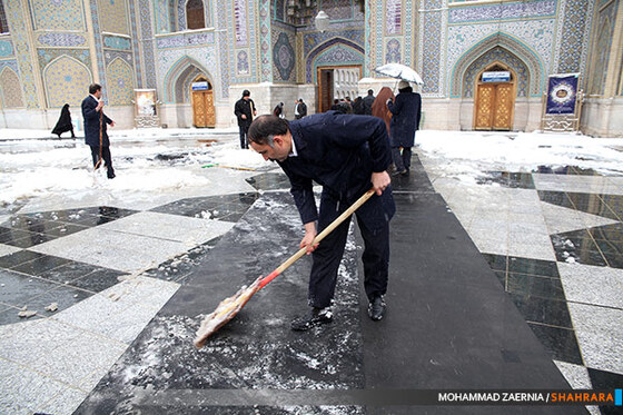 بارش برف در آستان امام علی ابن موسی الرضا(ع)