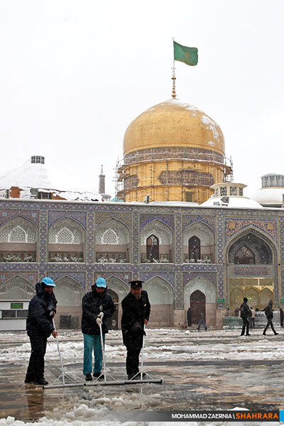بارش برف در آستان امام علی ابن موسی الرضا(ع)