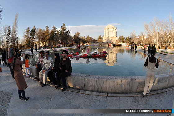 مسافران نوروزی در آرامگاه فردوسی