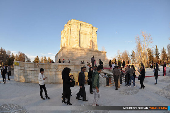 مسافران نوروزی در آرامگاه فردوسی