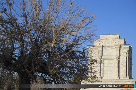 مسافران نوروزی در آرامگاه فردوسی
