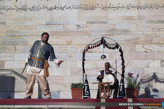 مسافران نوروزی در آرامگاه فردوسی