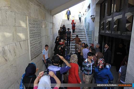 مسافران نوروزی در آرامگاه فردوسی