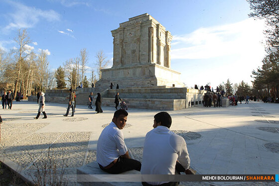 مسافران نوروزی در آرامگاه فردوسی