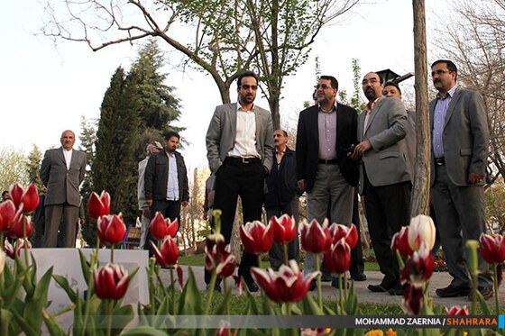 بازدید شهردار و اعضای شورا از جشنواره گل های پیازی