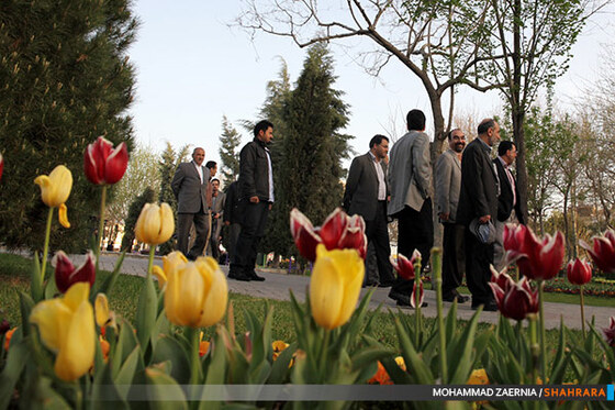 بازدید شهردار و اعضای شورا از جشنواره گل های پیازی