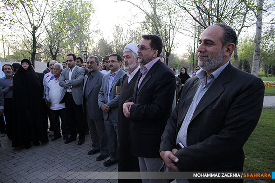 بازدید شهردار و اعضای شورا از جشنواره گل های پیازی