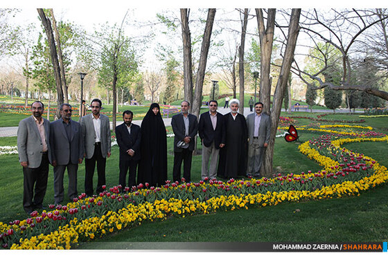 بازدید شهردار و اعضای شورا از جشنواره گل های پیازی