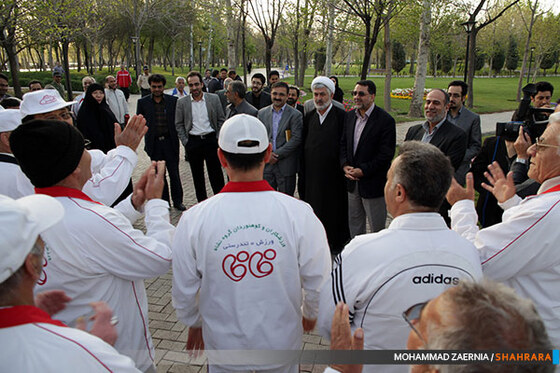 بازدید شهردار و اعضای شورا از جشنواره گل های پیازی