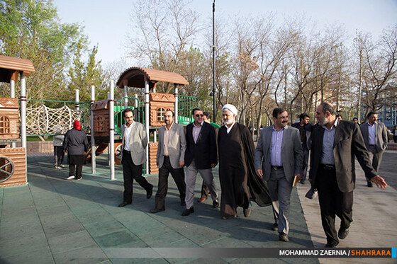 بازدید شهردار و اعضای شورا از جشنواره گل های پیازی