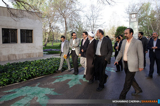 بازدید شهردار و اعضای شورا از جشنواره گل های پیازی