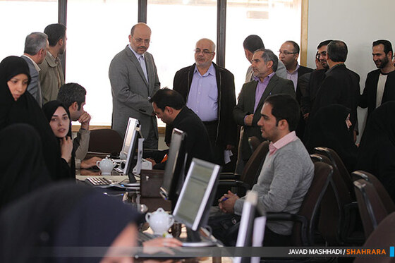 بازدید استاندار خراسان رضوی از روند ثبت نام کاندیدا های شورای شهر