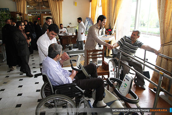 عیادت کارکنان روزنامه شهرآرا از جانبازان دفاع مقدس